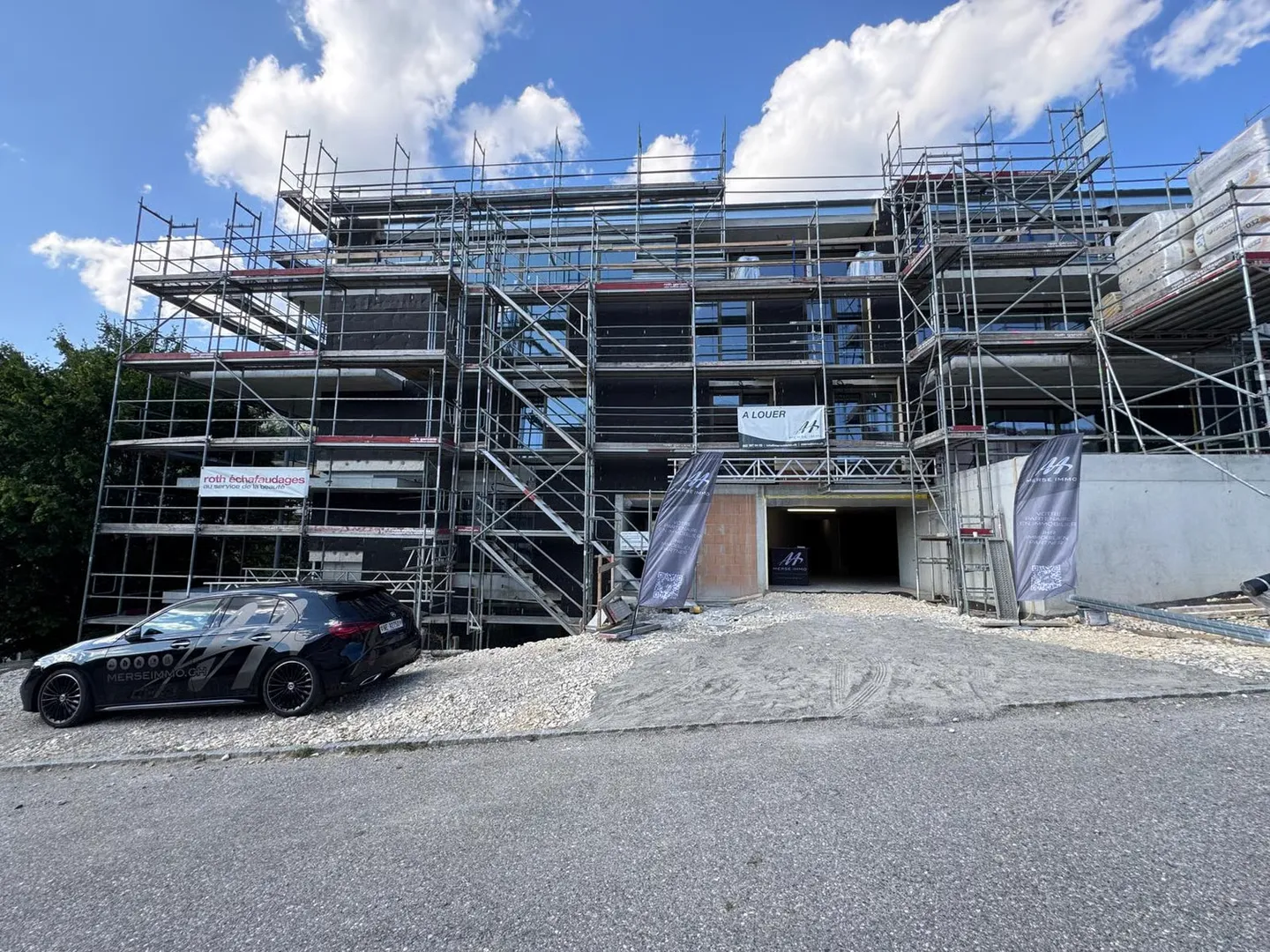 Spacious 5.5 rooms with covered balcony facing southwest - Photo 1 of 13