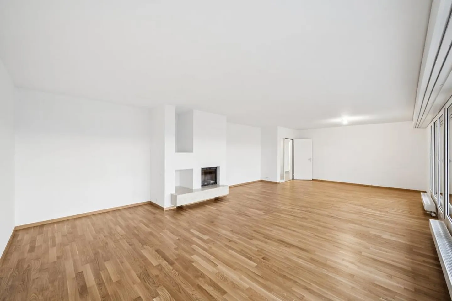 Geräumige Dachwohnung mit sehr grosser Dachterrasse in Reinach - Foto 2 von 10