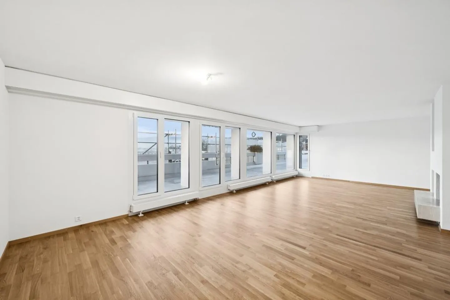 Geräumige Dachwohnung mit sehr grosser Dachterrasse in Reinach - Foto 3 von 10