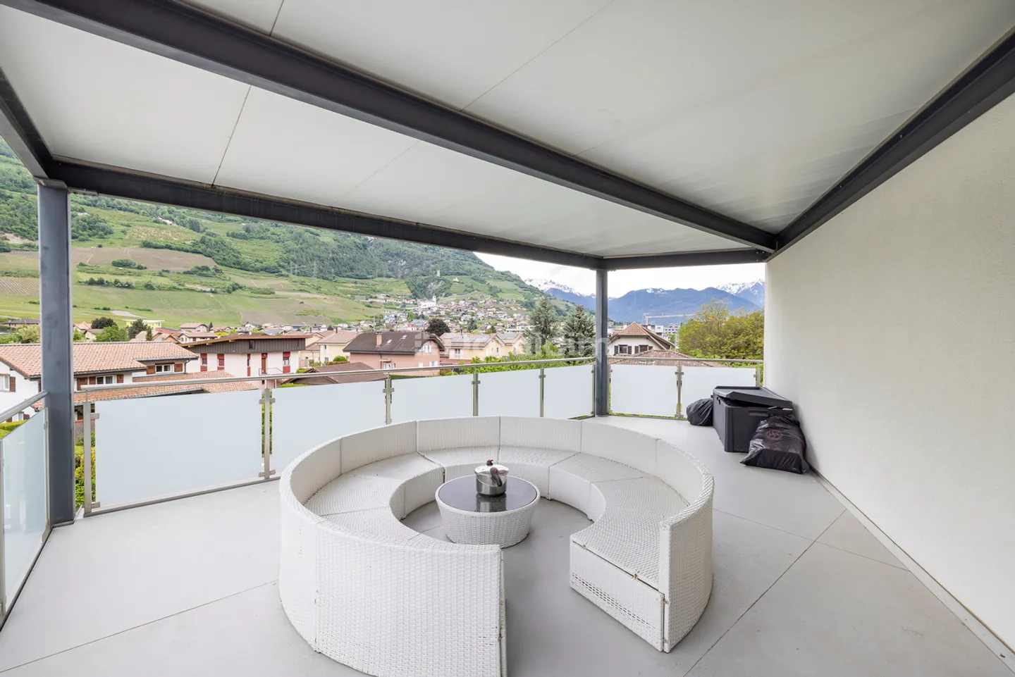 OPPORTUNITE A SAISIR POUR CE 2.5 PIECES AVEC BALCON DE 31 M2 ! - Photo 1 sur 6