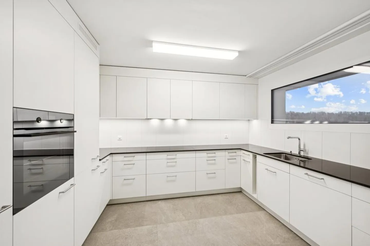 Geräumige Dachwohnung mit sehr grosser Dachterrasse in Reinach - Foto 4 von 10