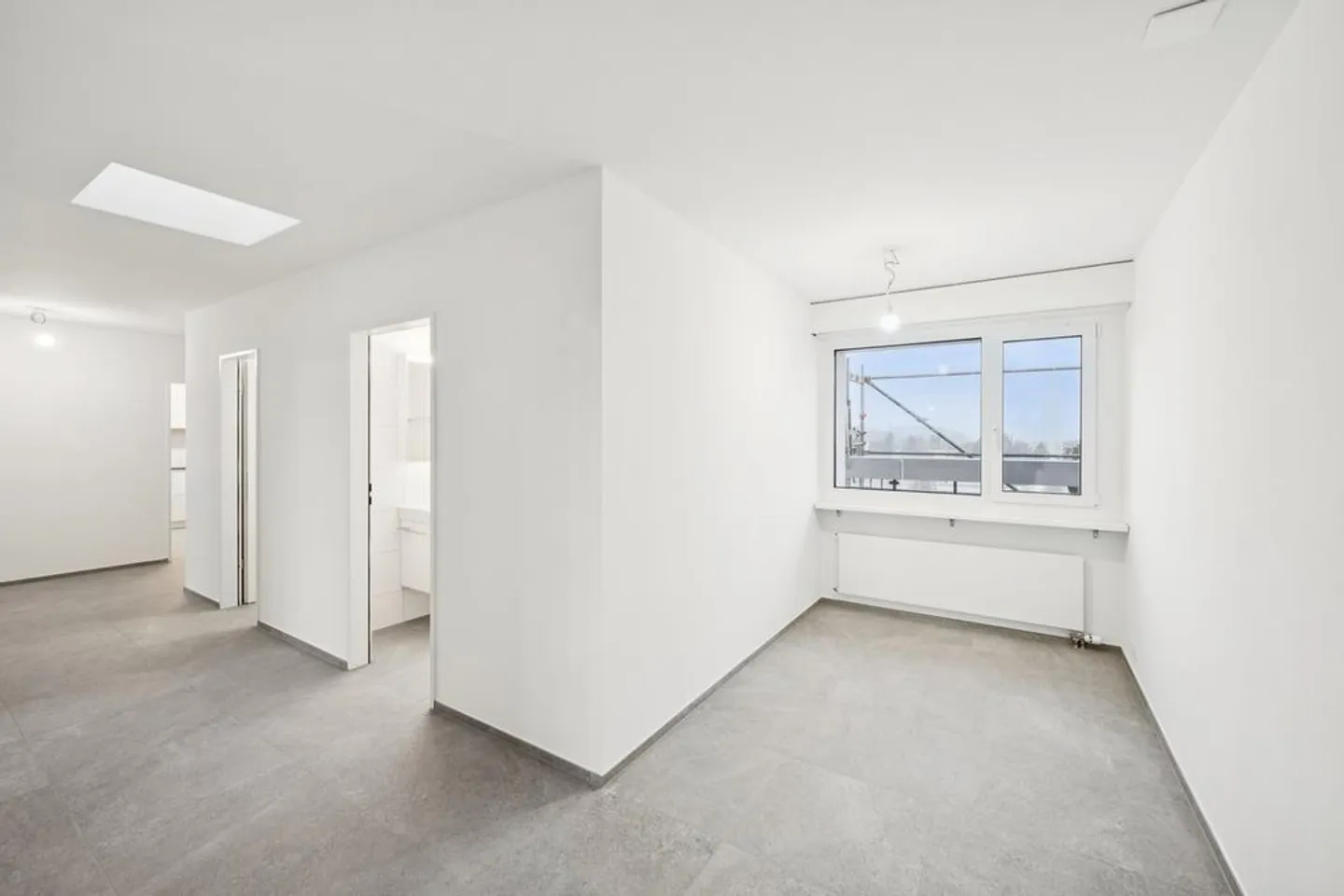 Geräumige Dachwohnung mit sehr grosser Dachterrasse in Reinach - Foto 6 von 10