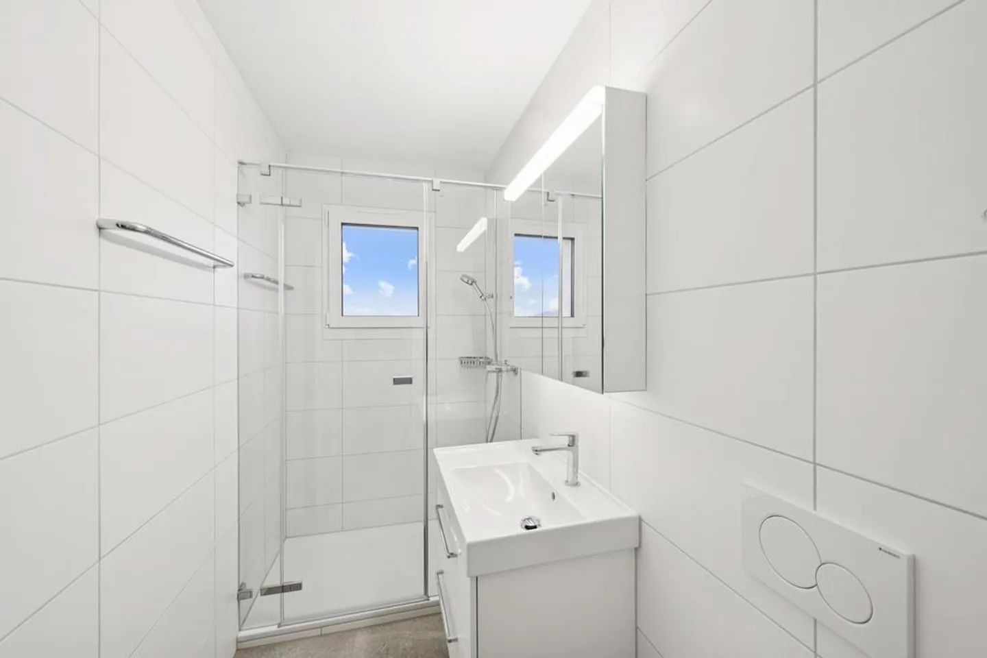 Geräumige Dachwohnung mit sehr grosser Dachterrasse in Reinach - Foto 8 von 10