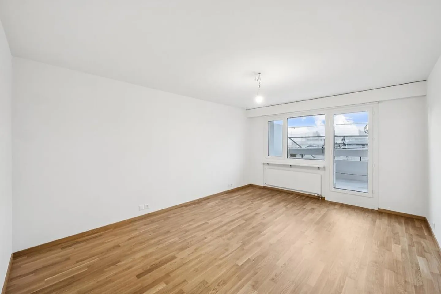 Geräumige Dachwohnung mit sehr grosser Dachterrasse in Reinach - Foto 9 von 10