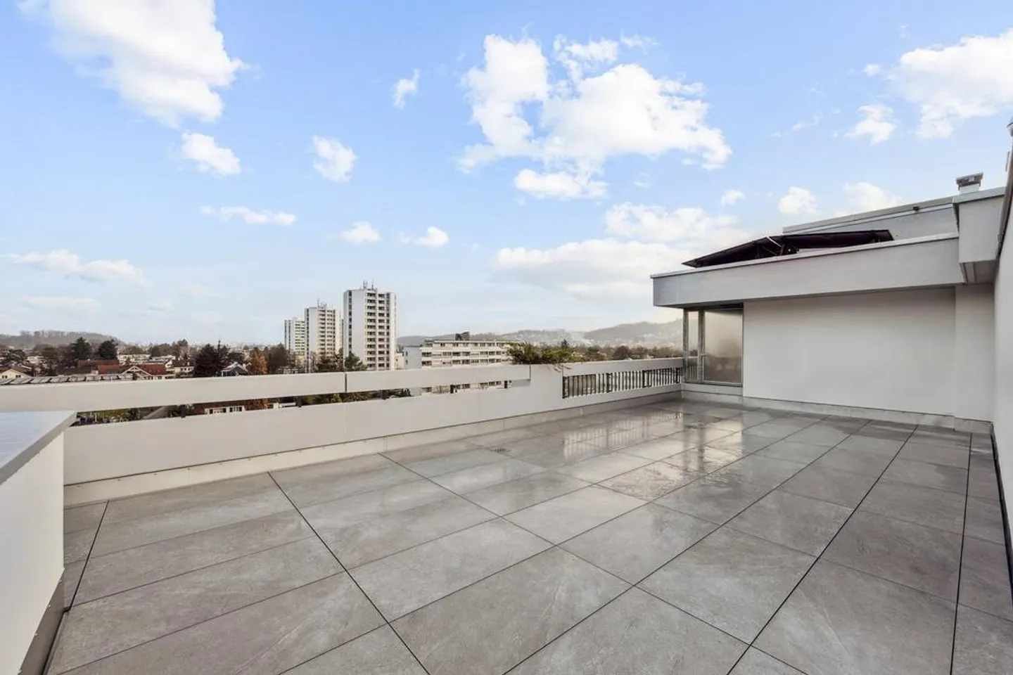 Geräumige Dachwohnung mit sehr grosser Dachterrasse in Reinach - Foto 10 von 10