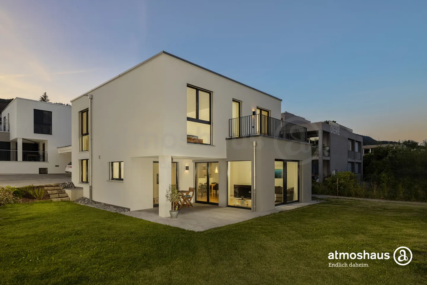 Charmantes Zweifamilienhaus: Modern, Sonniger Sitzplatz, mit Weitblick - Foto 1 von 5