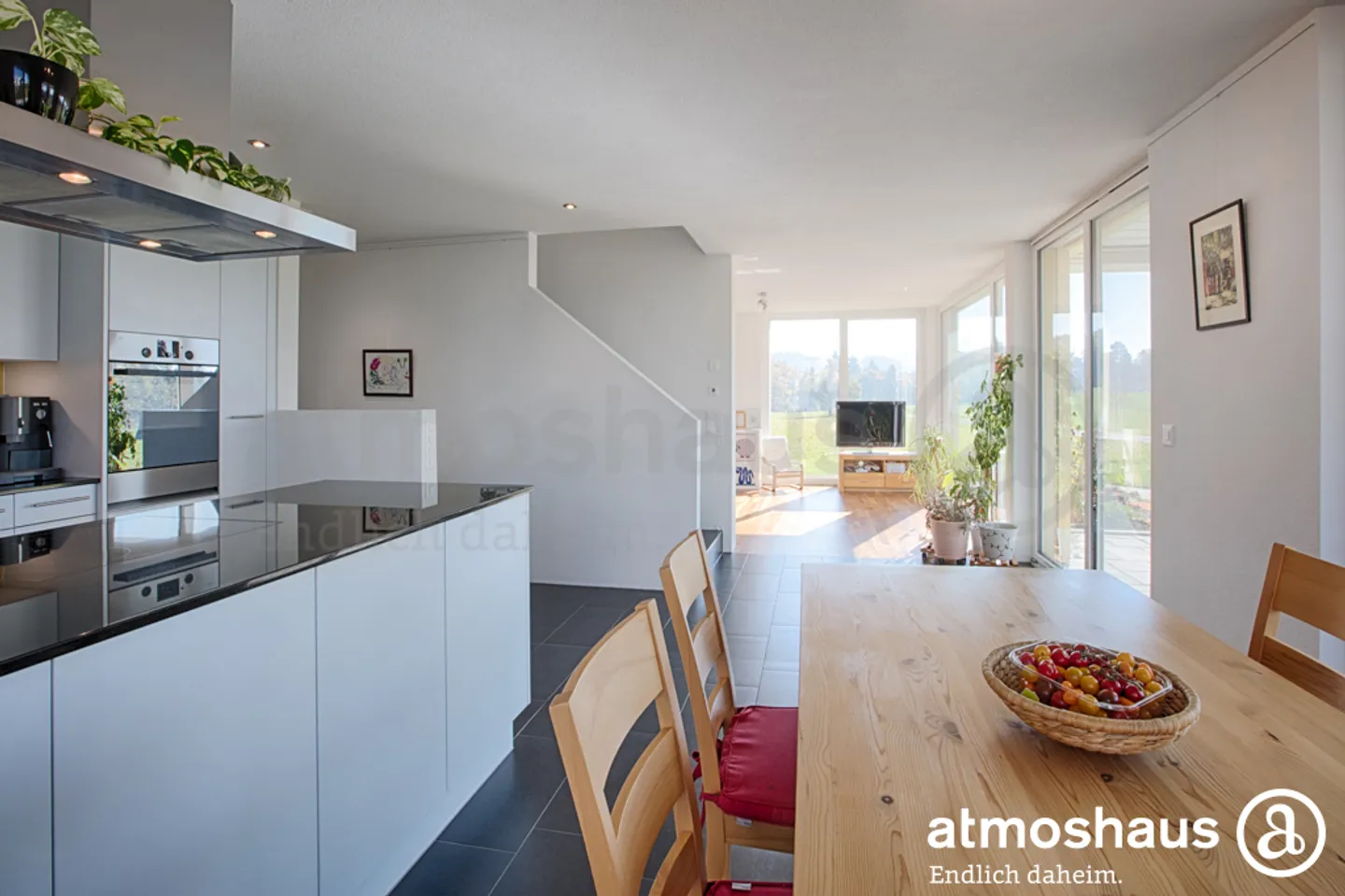 Charmantes Zweifamilienhaus: Modern, Sonniger Sitzplatz, mit Weitblick - Foto 2 von 5