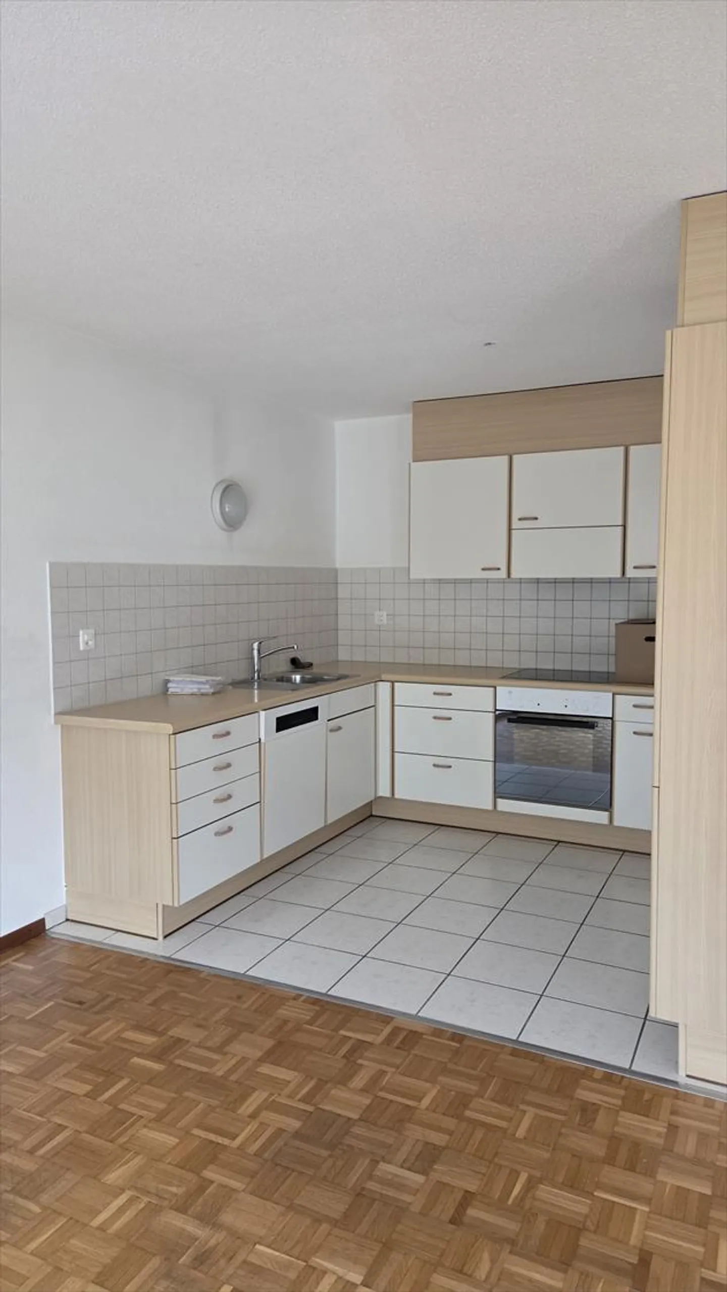 Appartement dans un immeuble avec ascenseur. - Photo 6 sur 22