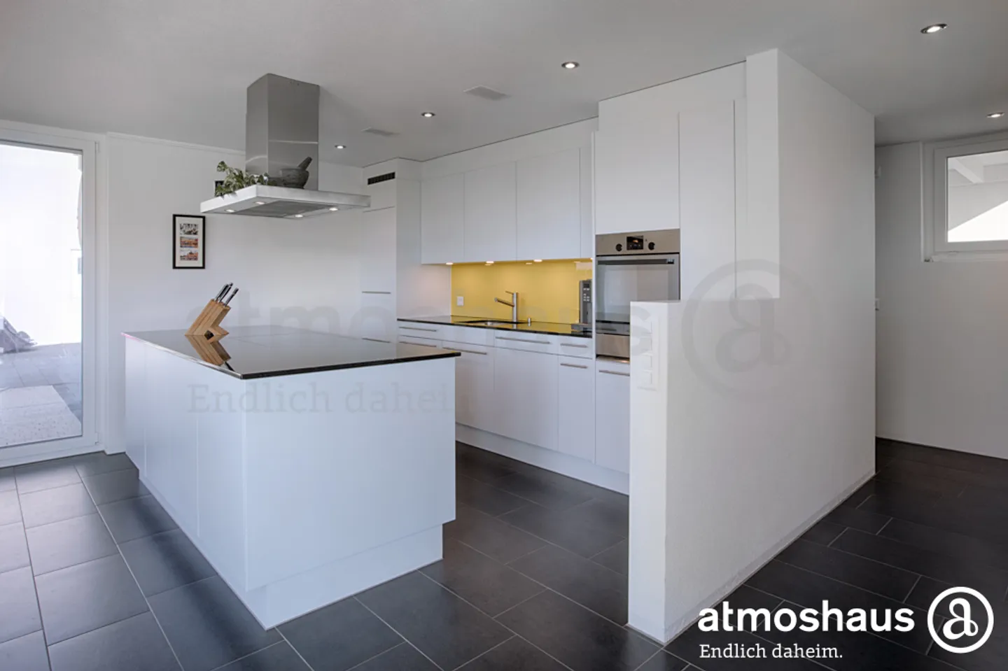 Charmantes Zweifamilienhaus: Modern, Sonniger Sitzplatz, mit Weitblick - Foto 3 von 5
