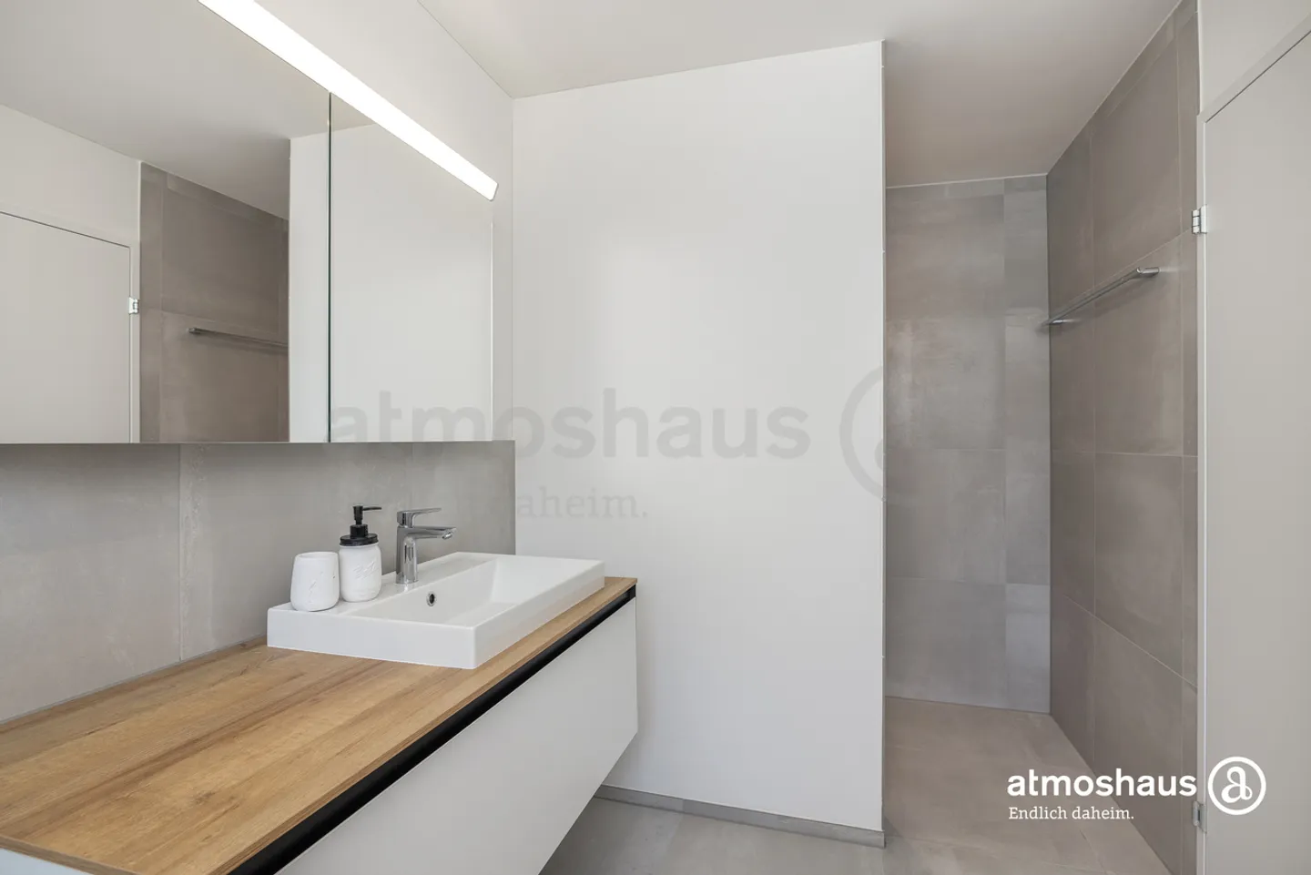 Charmantes Zweifamilienhaus: Modern, Sonniger Sitzplatz, mit Weitblick - Foto 5 von 5