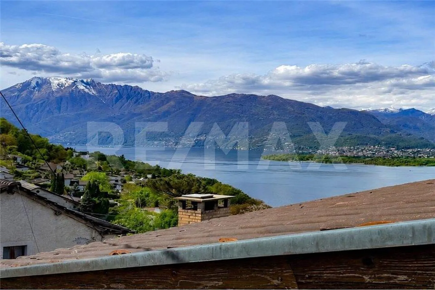 Jewels with a lake view - Photo 3 of 13