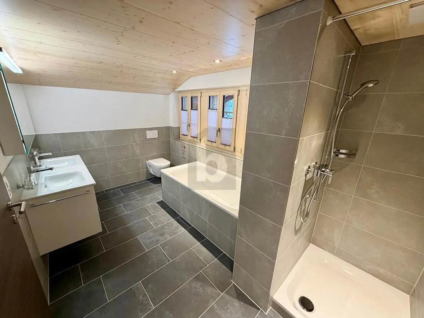 Geräumiges Familienhaus mit Seeblick - Foto 3 von 5