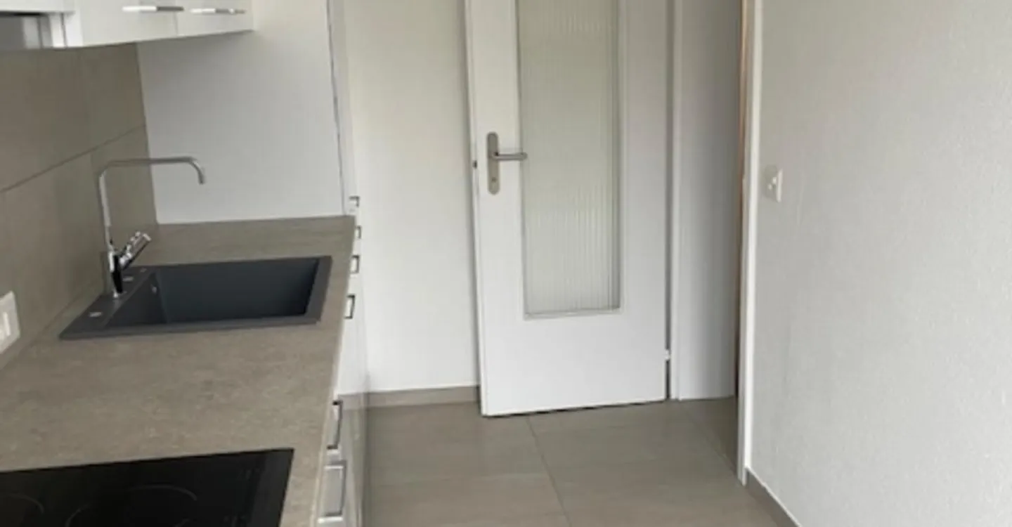Charmant Appartement Rénové - Photo 2 sur 10