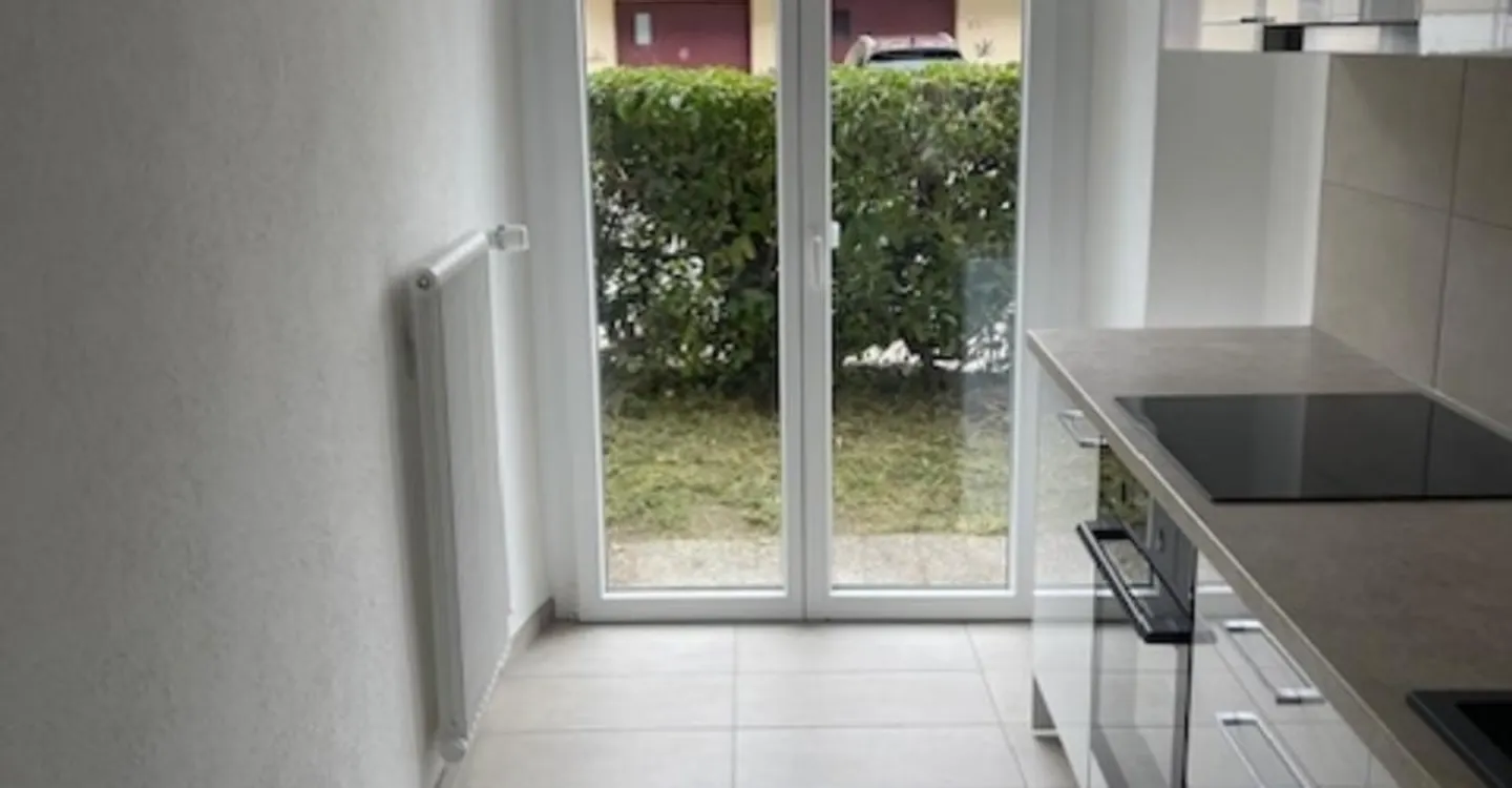 Charmant Appartement Rénové - Photo 3 sur 10