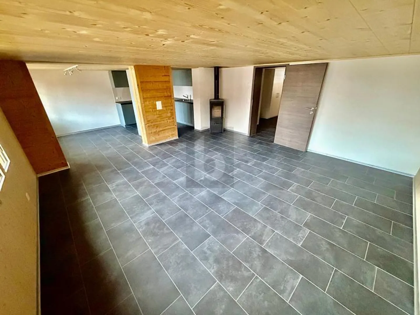 Geräumiges Familienhaus mit Seeblick - Foto 1 von 5