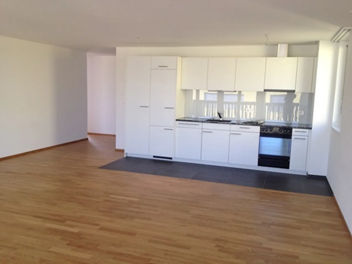 Sunny apartment with seating area sought? - Rent without deposit - Photo 4 of 8