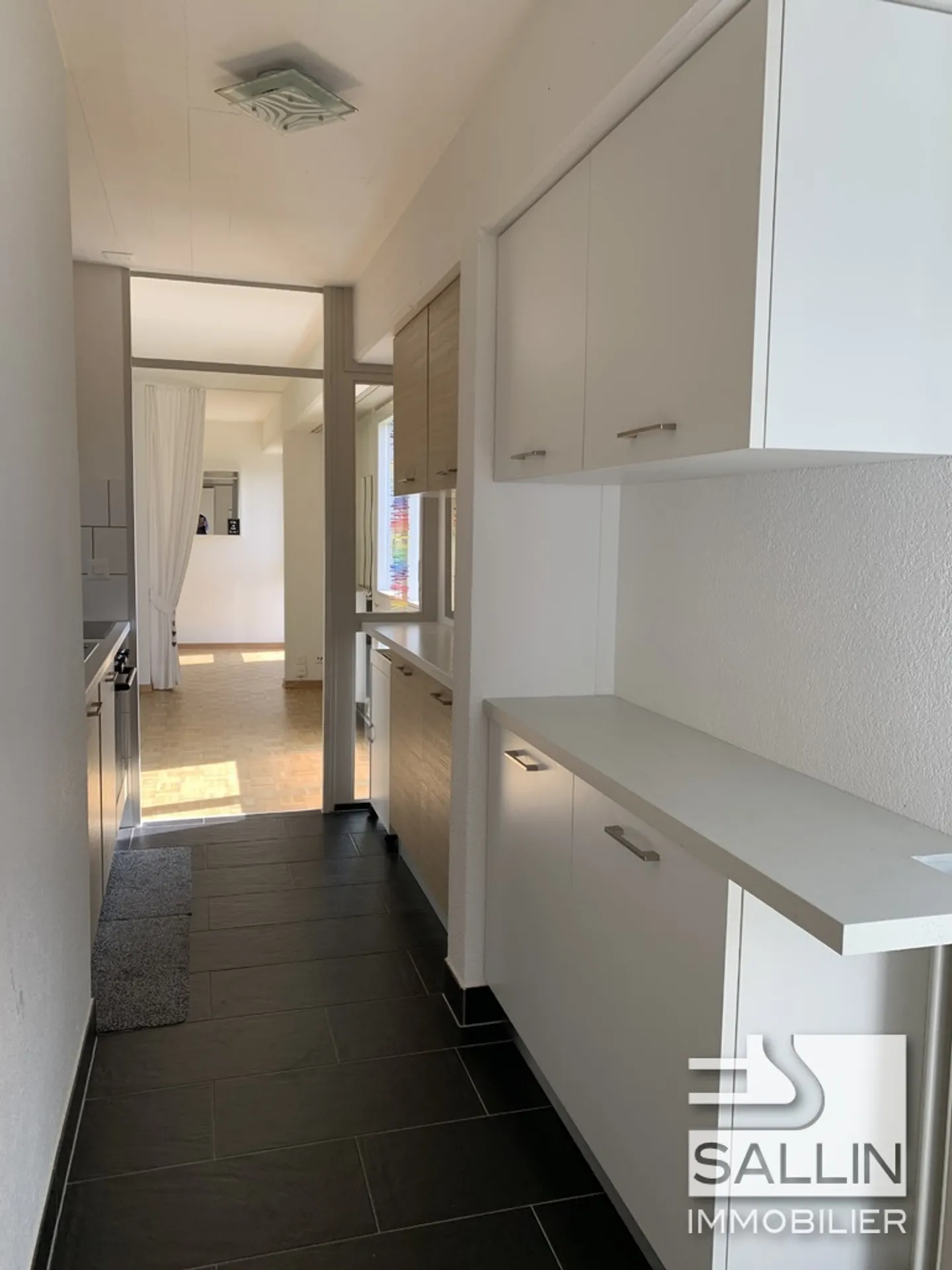 Appartamento ristrutturato di 2½ stanze con vista libera - Foto 4 di 13