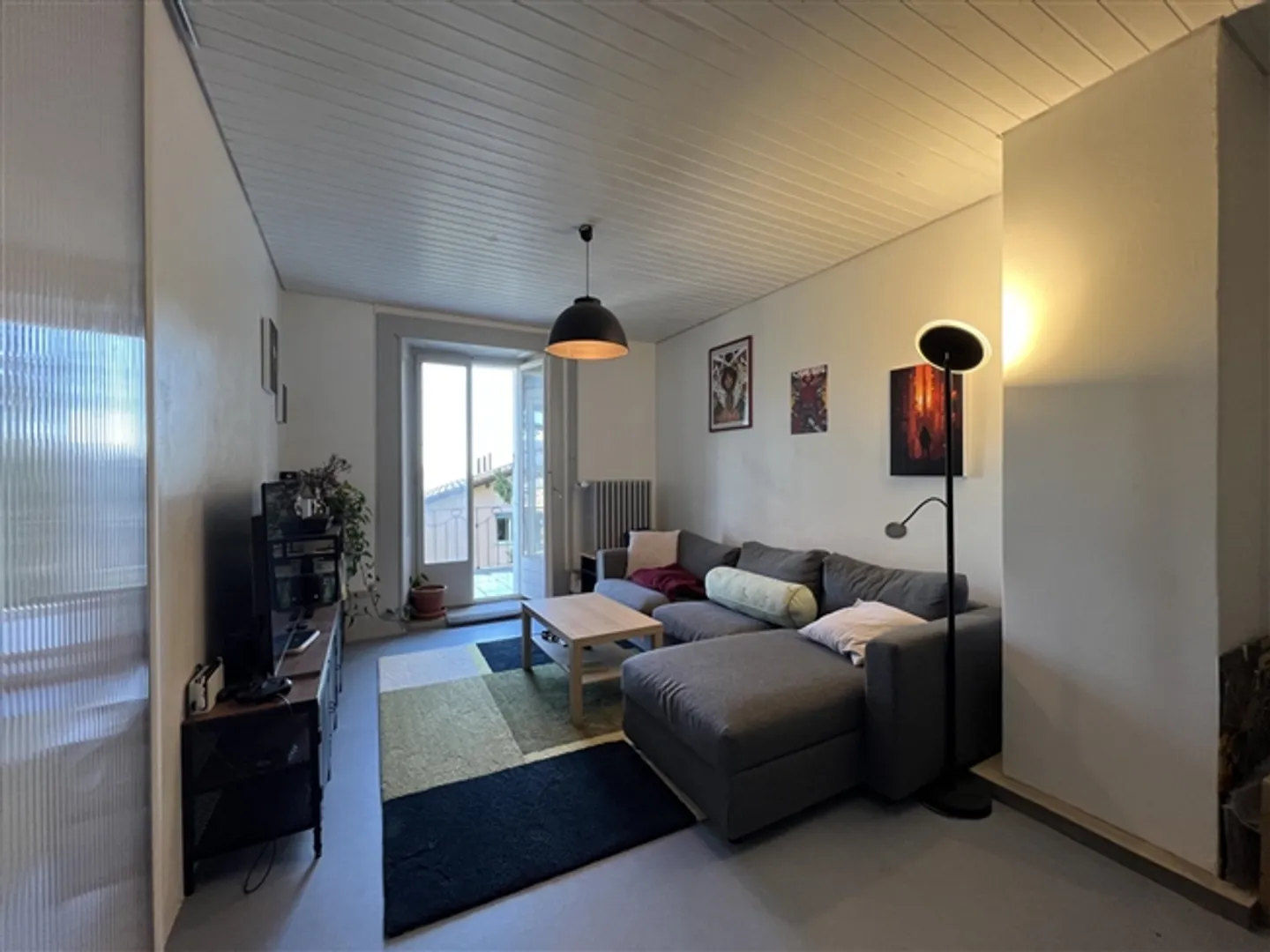 For rent - Beautiful renovated apartment, ideal for practice or office, in the heart of Cernier - Photo 3 of 11