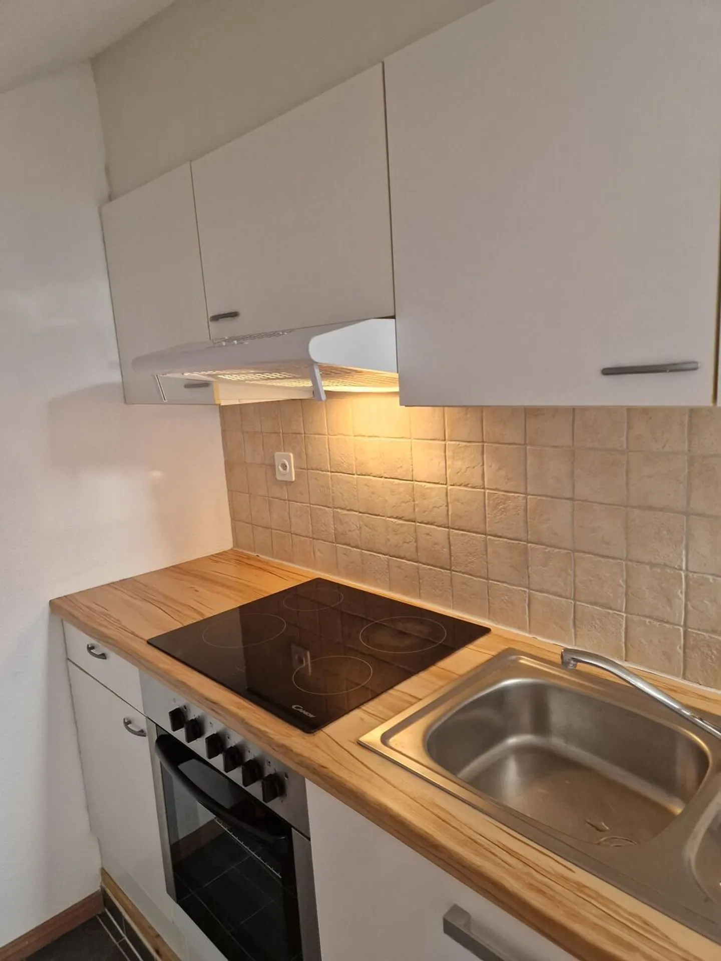 1,5-Zimmer-Dachgeschosswohnung mit Charakter im 3. Stock mit Balkon - Foto 4 von 7