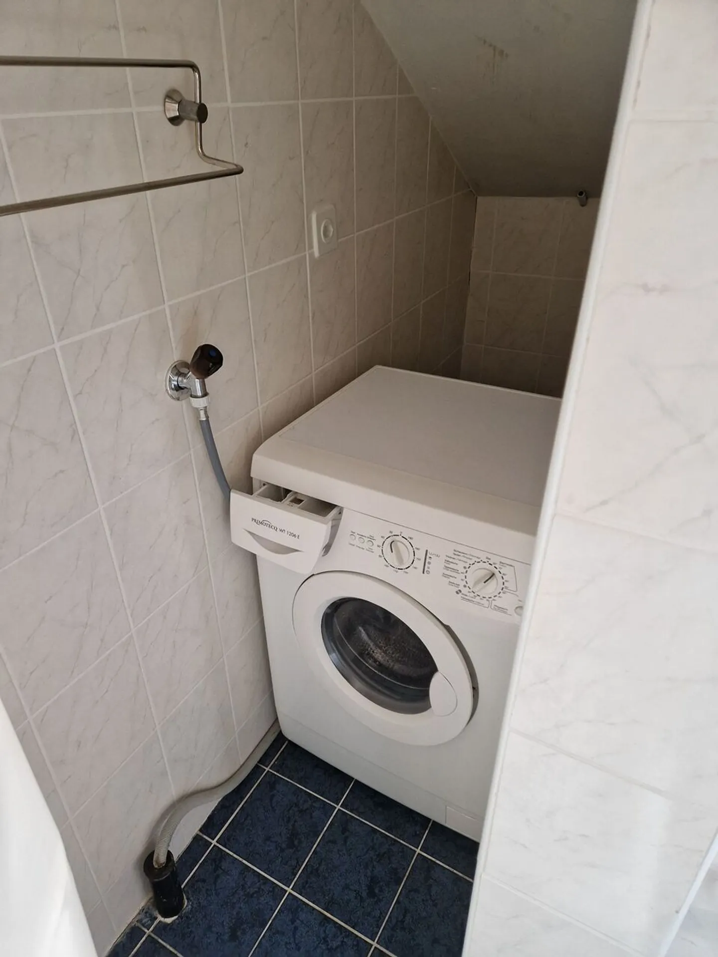 1,5-Zimmer-Dachgeschosswohnung mit Charakter im 3. Stock mit Balkon - Foto 5 von 7
