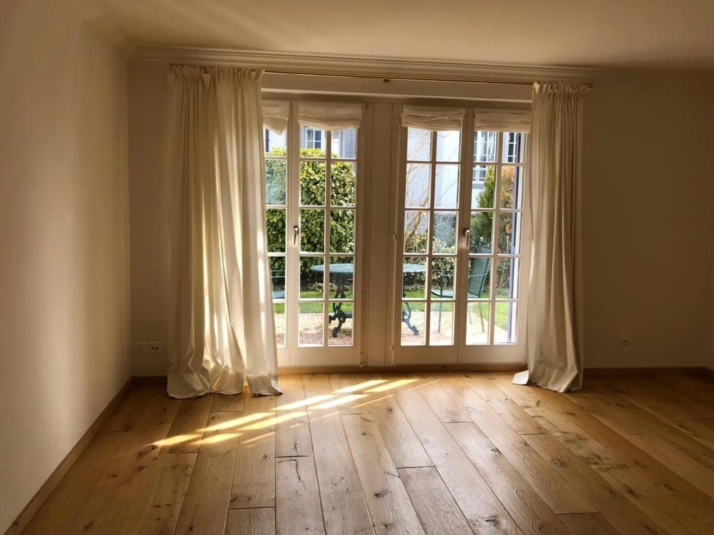 Spacious 6.5 Room Garden Apartment in a Quiet Location in Küsnacht - Photo 3 of 7
