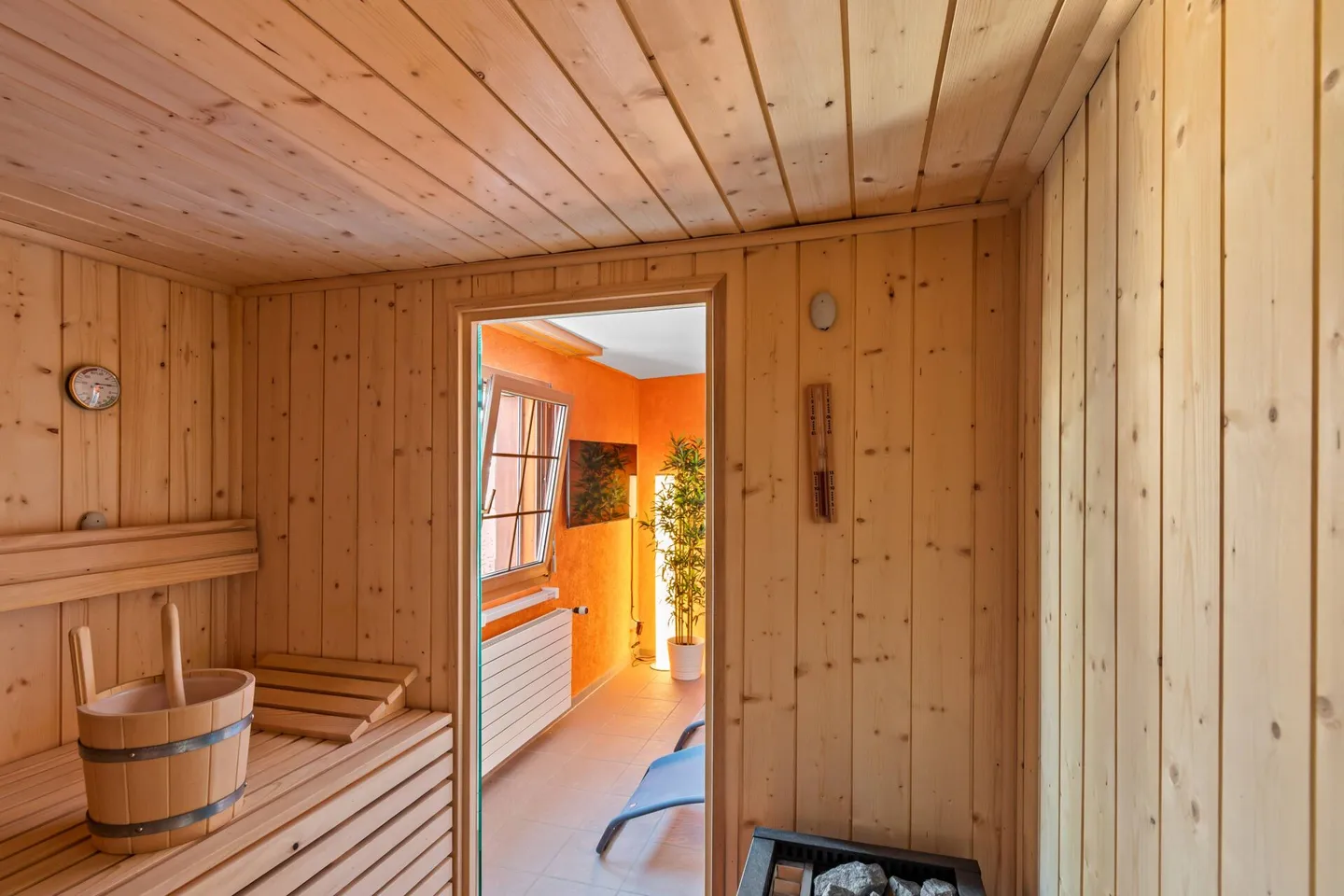 4 1/2-Room Holiday Apartment with Private Sauna and a Parking Space in the Underground Garage - Photo 14 of 20