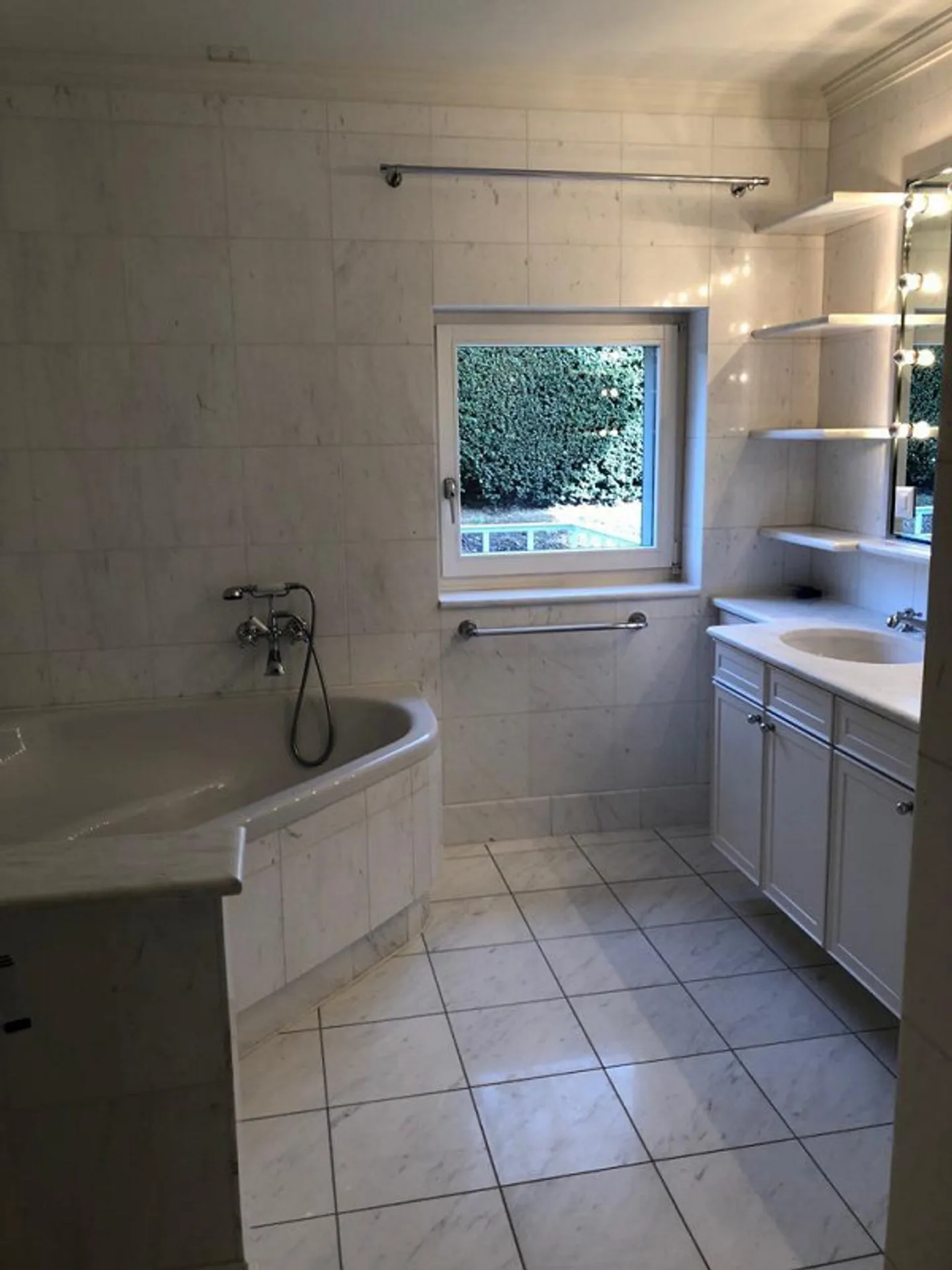 Spacious 6.5 Room Garden Apartment in a Quiet Location in Küsnacht - Photo 6 of 7