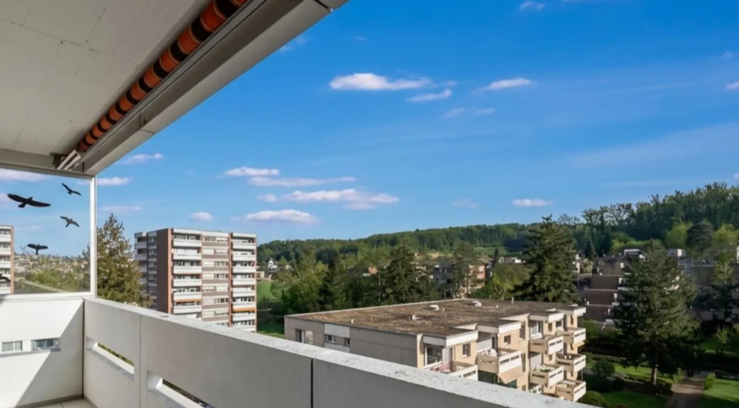 Trasferirsi e godere: Appartamento di 4 stanze ben curato con balcone e vista ampia - Foto 1 di 17
