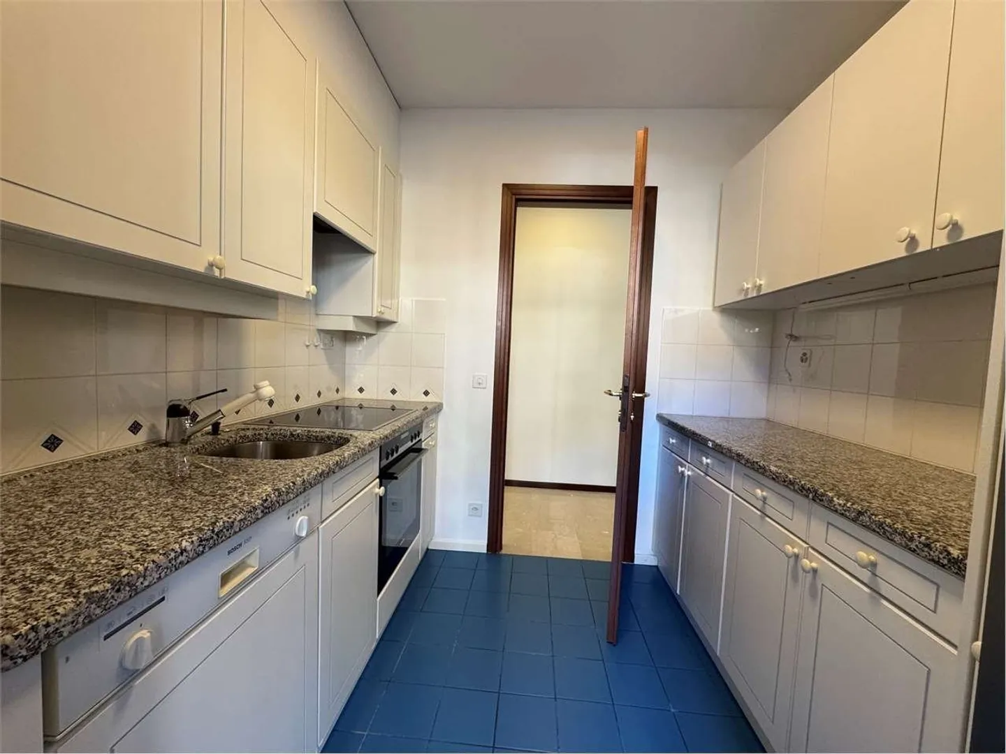 Charming 2.5-room apartment with lake view in Melide - Photo 4 of 9