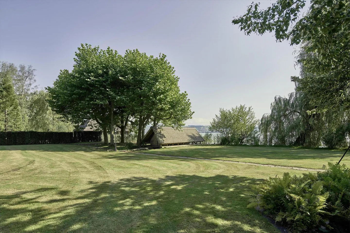 Spacious lakeside property near Lucerne - Photo 2 of 9