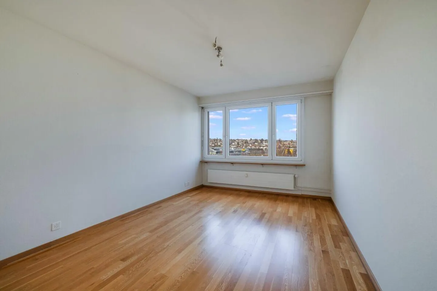 Trasferirsi e godere: Appartamento di 4 stanze ben curato con balcone e vista ampia - Foto 11 di 17