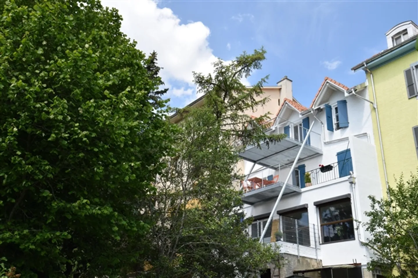 For rent - Beautiful renovated apartment, ideal for practice or office, in the heart of Cernier - Photo 9 of 11