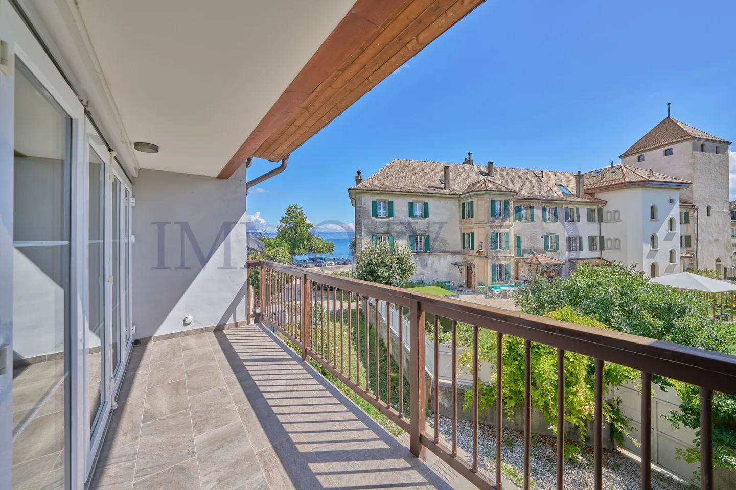 Maison de village spacieuse avec balcon et terrasse, à 30 mètres du lac - Photo 2 sur 12