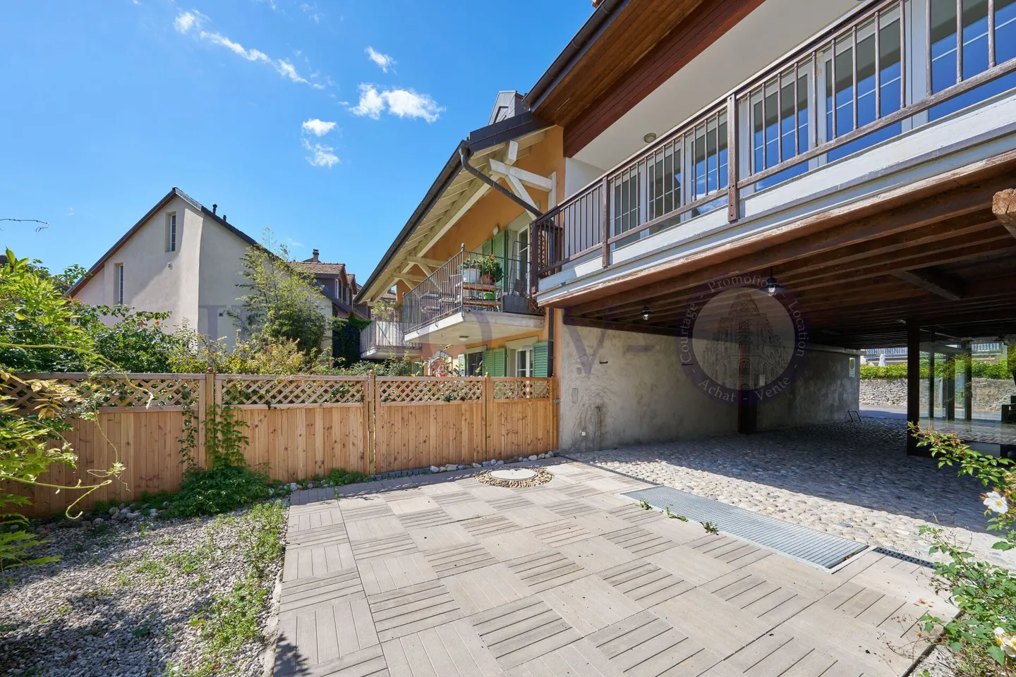 Maison de village spacieuse avec balcon et terrasse, à 30 mètres du lac - Photo 4 sur 12