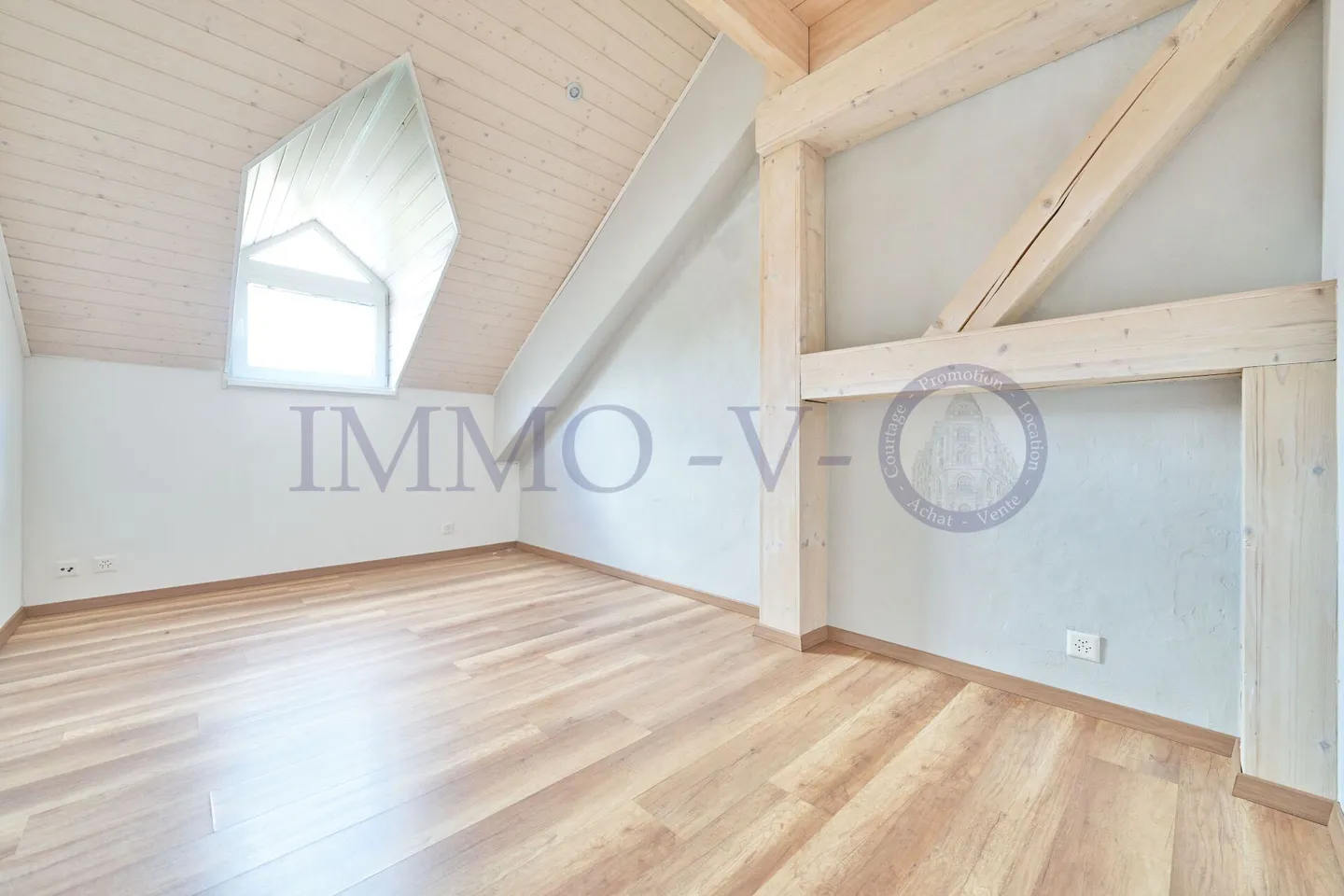 Maison de village spacieuse avec balcon et terrasse, à 30 mètres du lac - Photo 9 sur 12