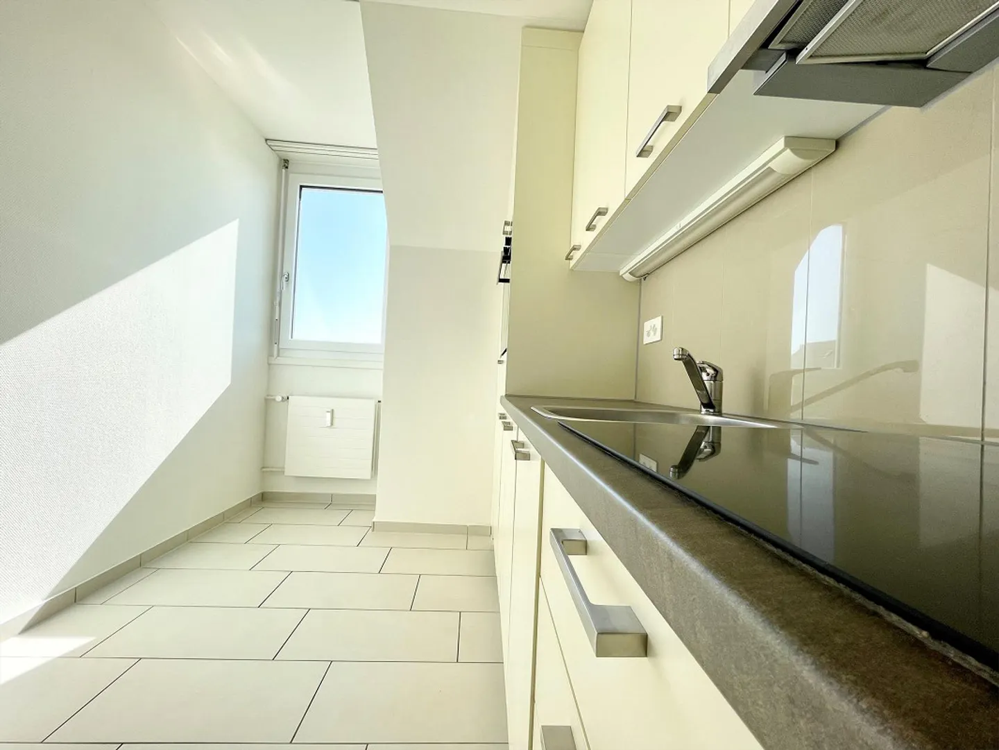View over Basel! Modern 2.5-room maisonette penthouse 80m2 - Photo 8 of 13