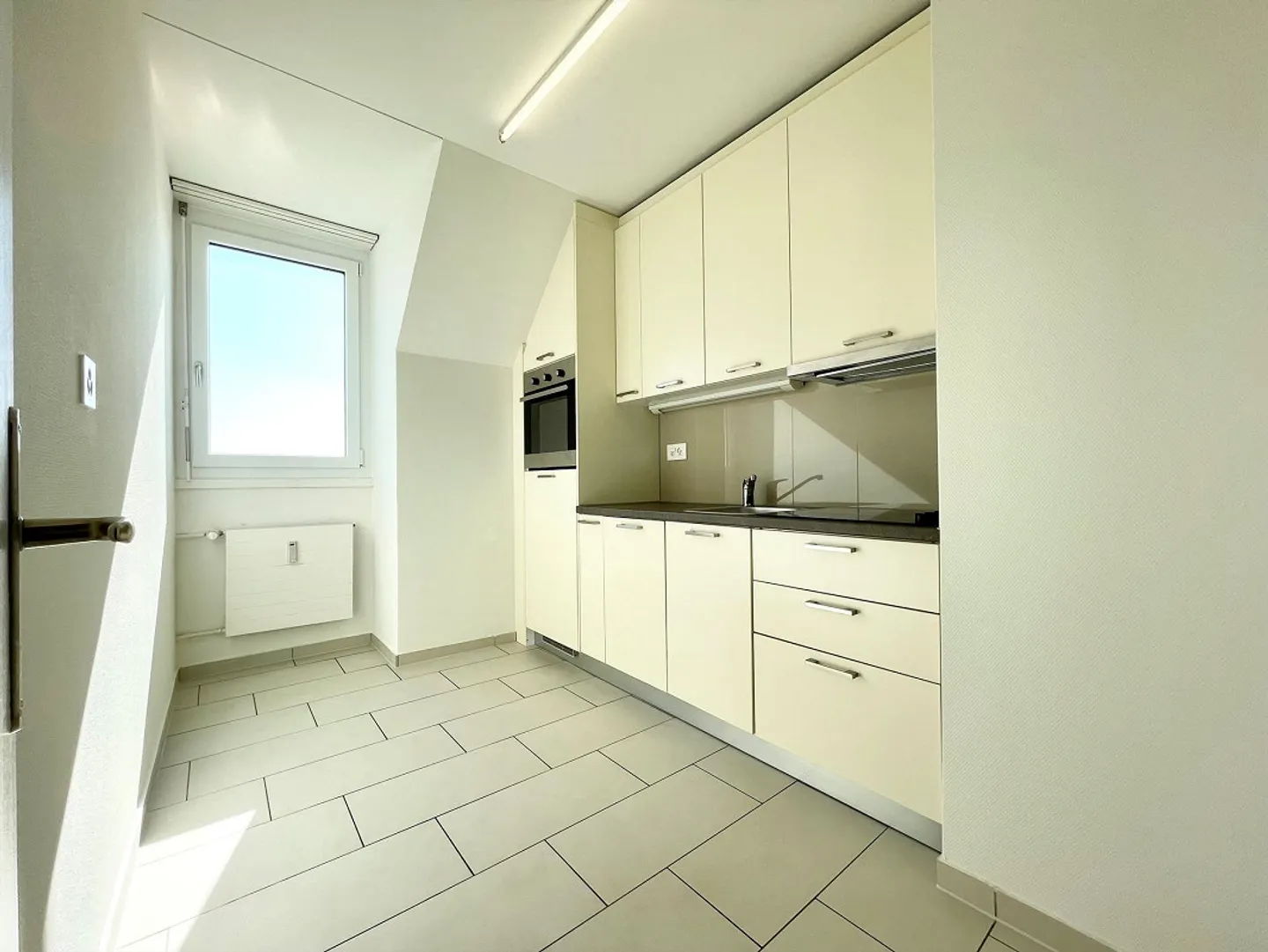 View over Basel! Modern 2.5-room maisonette penthouse 80m2 - Photo 7 of 13
