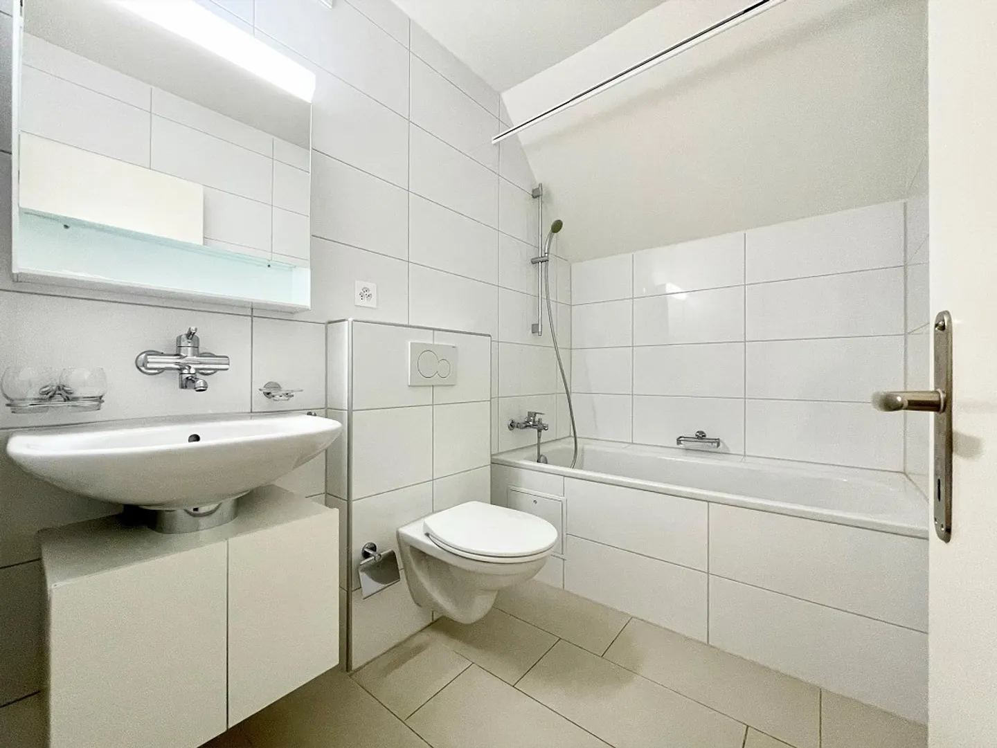 View over Basel! Modern 2.5-room maisonette penthouse 80m2 - Photo 9 of 13