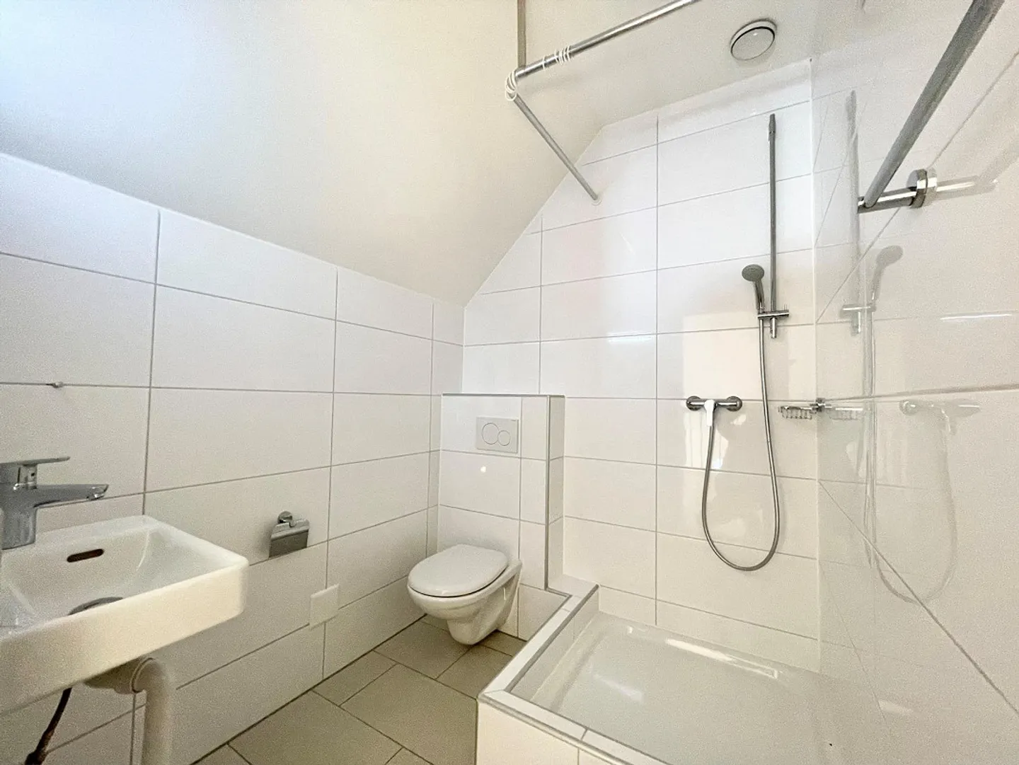 View over Basel! Modern 2.5-room maisonette penthouse 80m2 - Photo 10 of 13