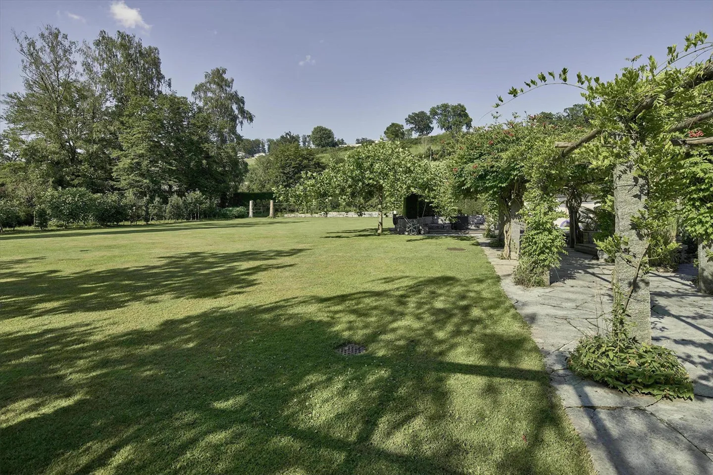 Spacious lakeside property near Lucerne - Photo 5 of 9