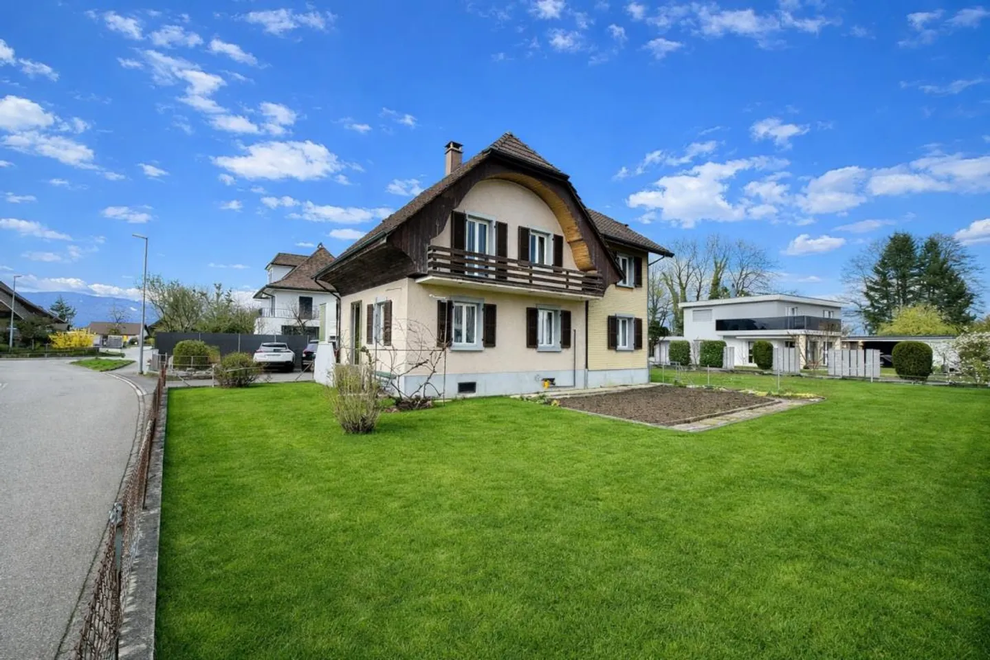 Maison individuelle de 5,5 pièces avec potentiel dans un emplacement familial - Photo 1 sur 6