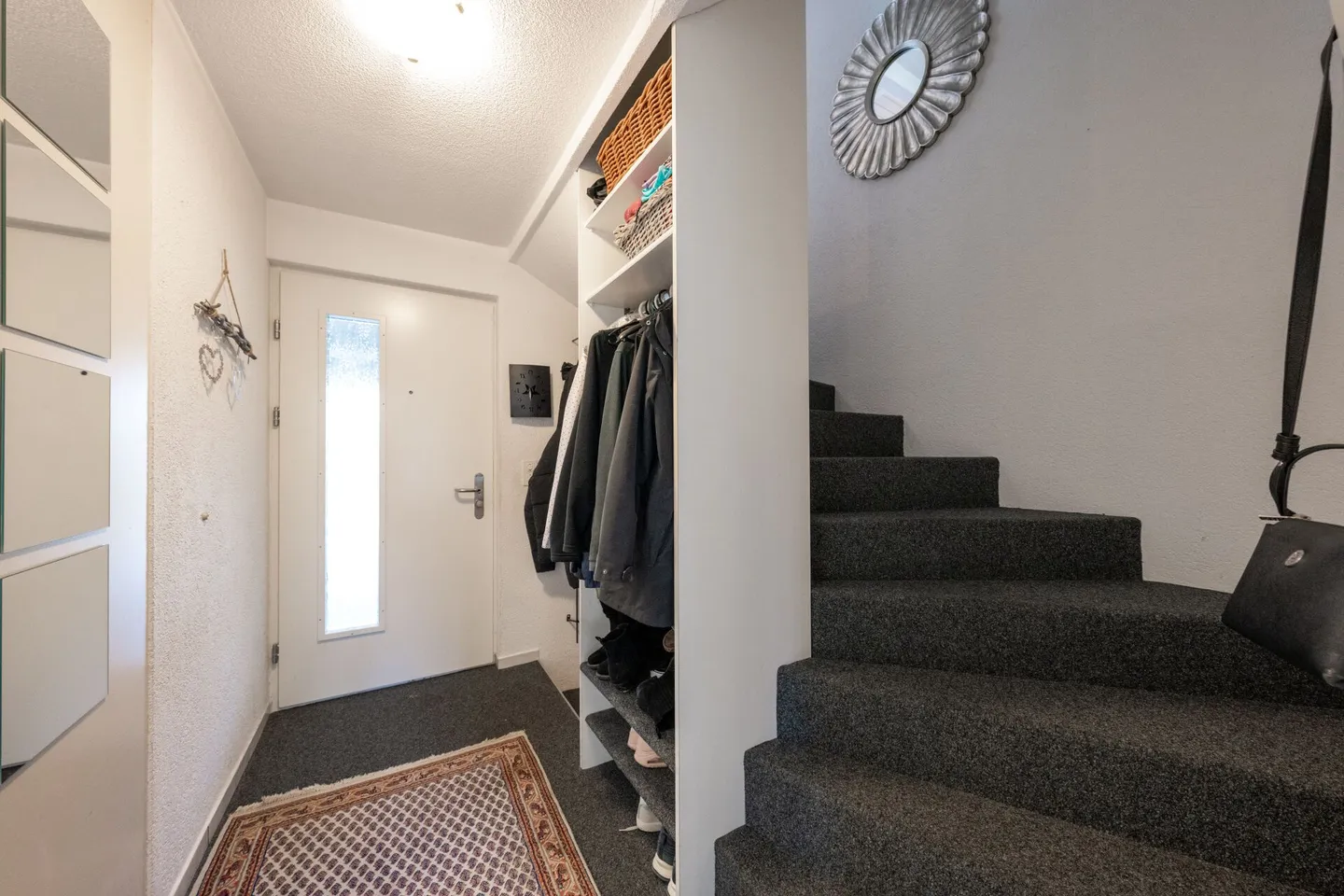 Casa a schiera con giardino e posizione ideale in città - Foto 2 di 13