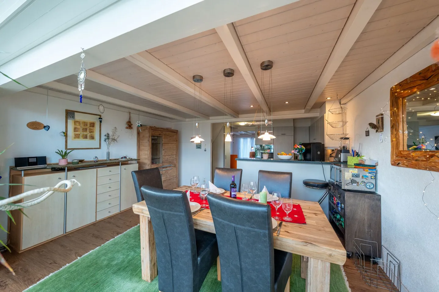 Casa a schiera con giardino e posizione ideale in città - Foto 4 di 13