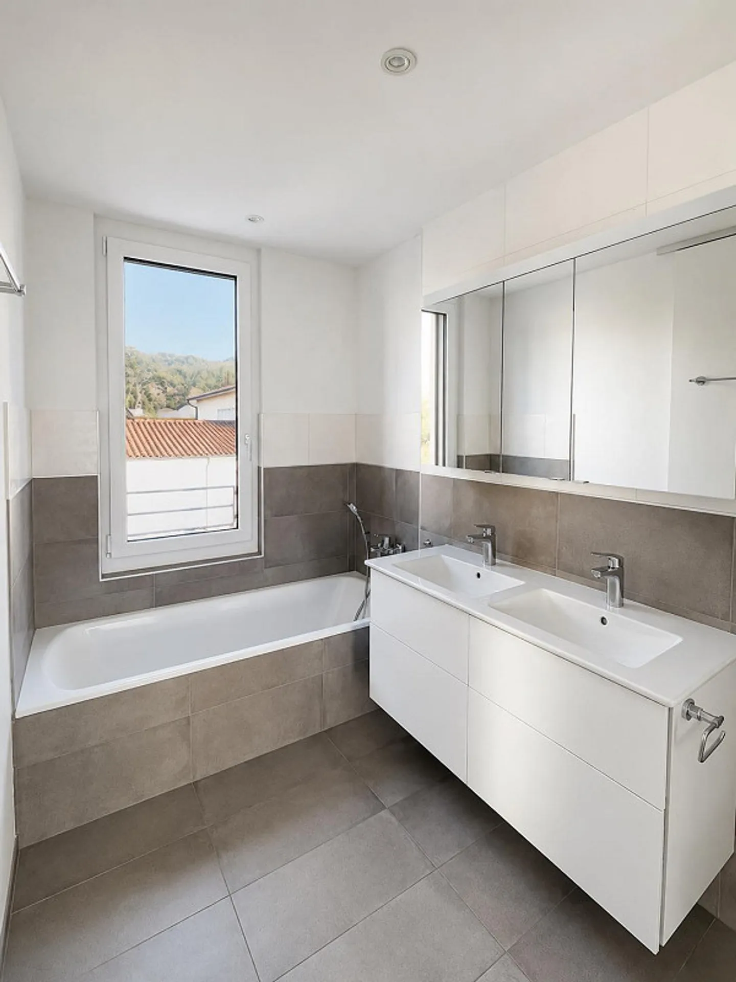 Helle 3.5-Zimmer-Wohnung mit Balkon und schöner Aussicht in Dornach - Photo 4 of 11