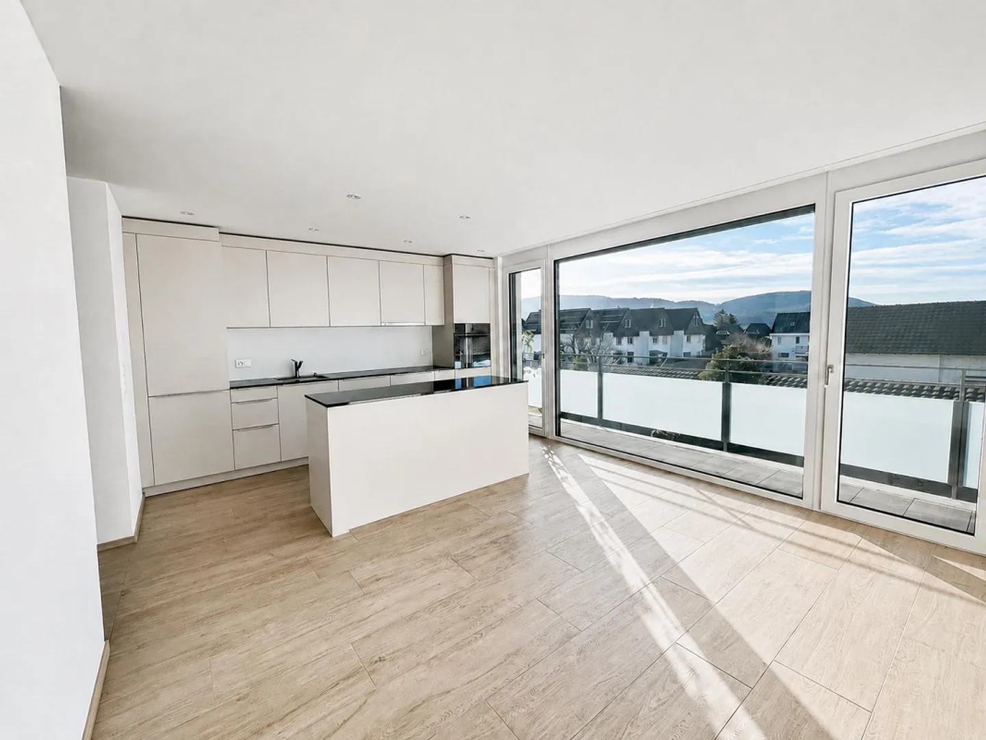 Helle 3.5-Zimmer-Wohnung mit Balkon und schöner Aussicht in Dornach - Photo 1 of 11