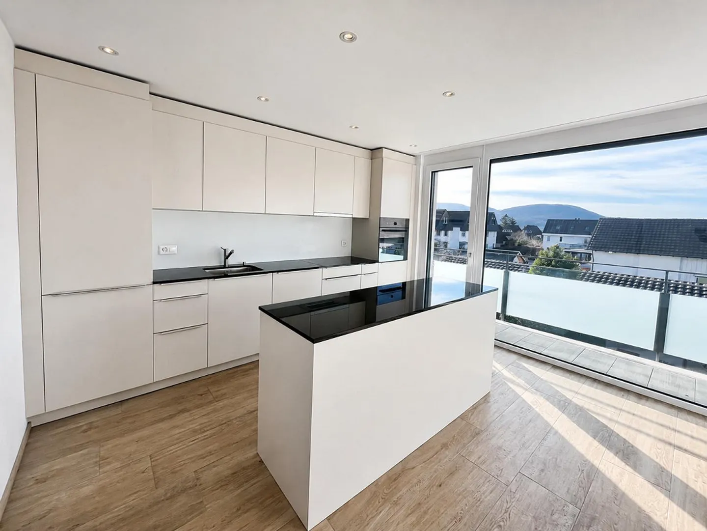 Helle 3.5-Zimmer-Wohnung mit Balkon und schöner Aussicht in Dornach - Photo 2 of 11