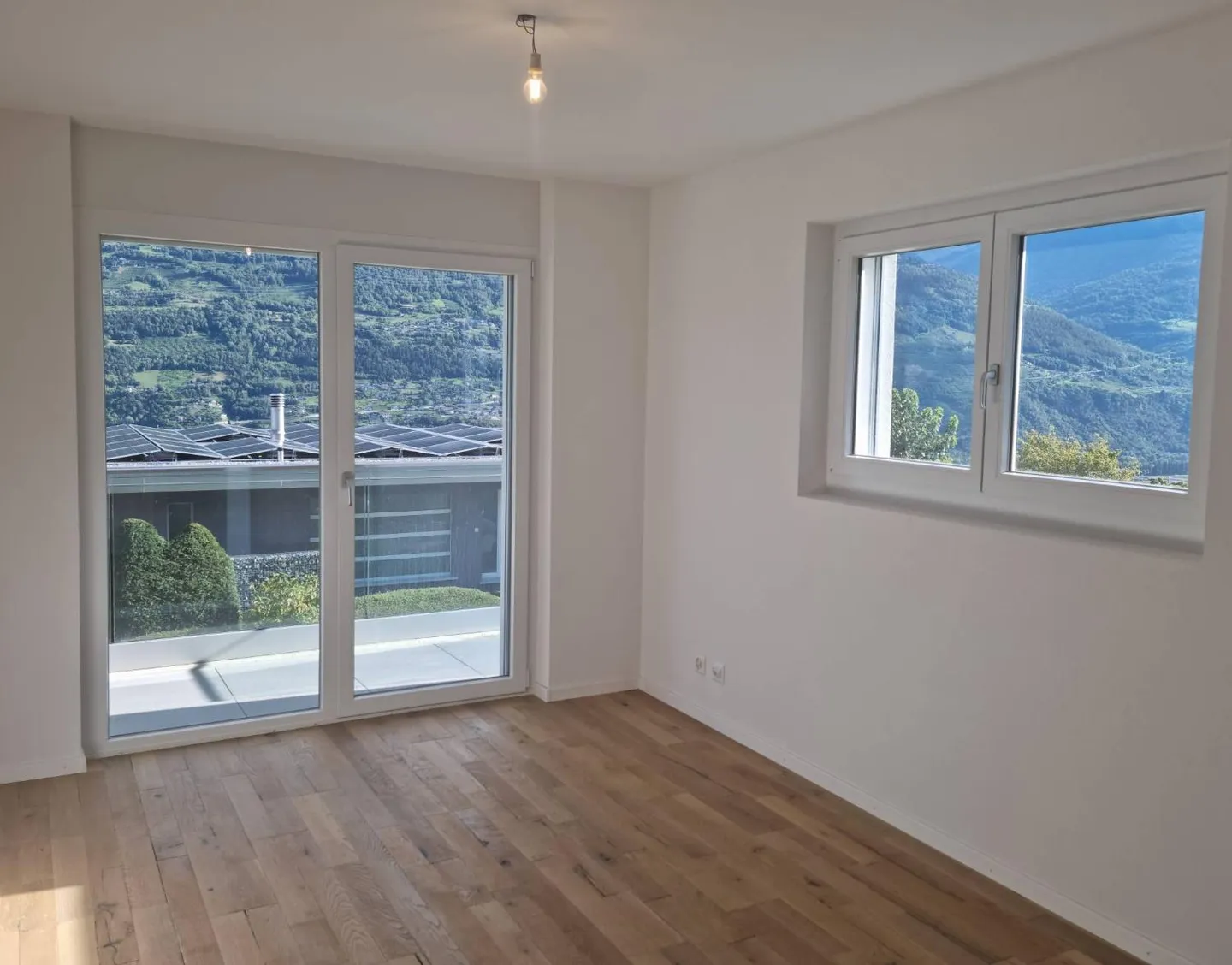 4,5 pièces de haut standing - vue grandiose sur les châteaux - Photo 8 sur 9