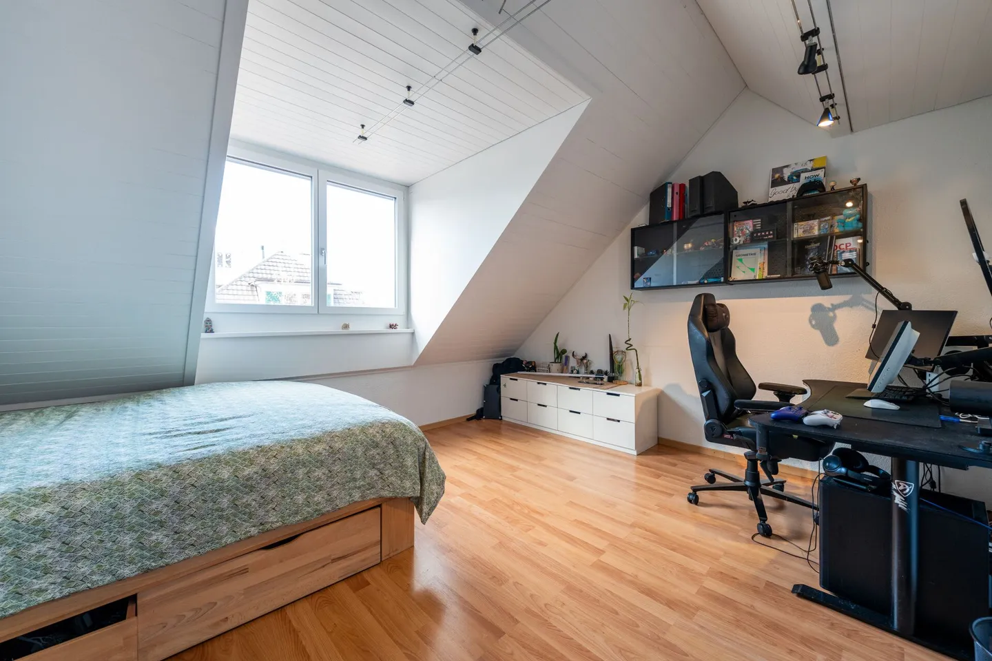 Casa a schiera con giardino e posizione ideale in città - Foto 8 di 13