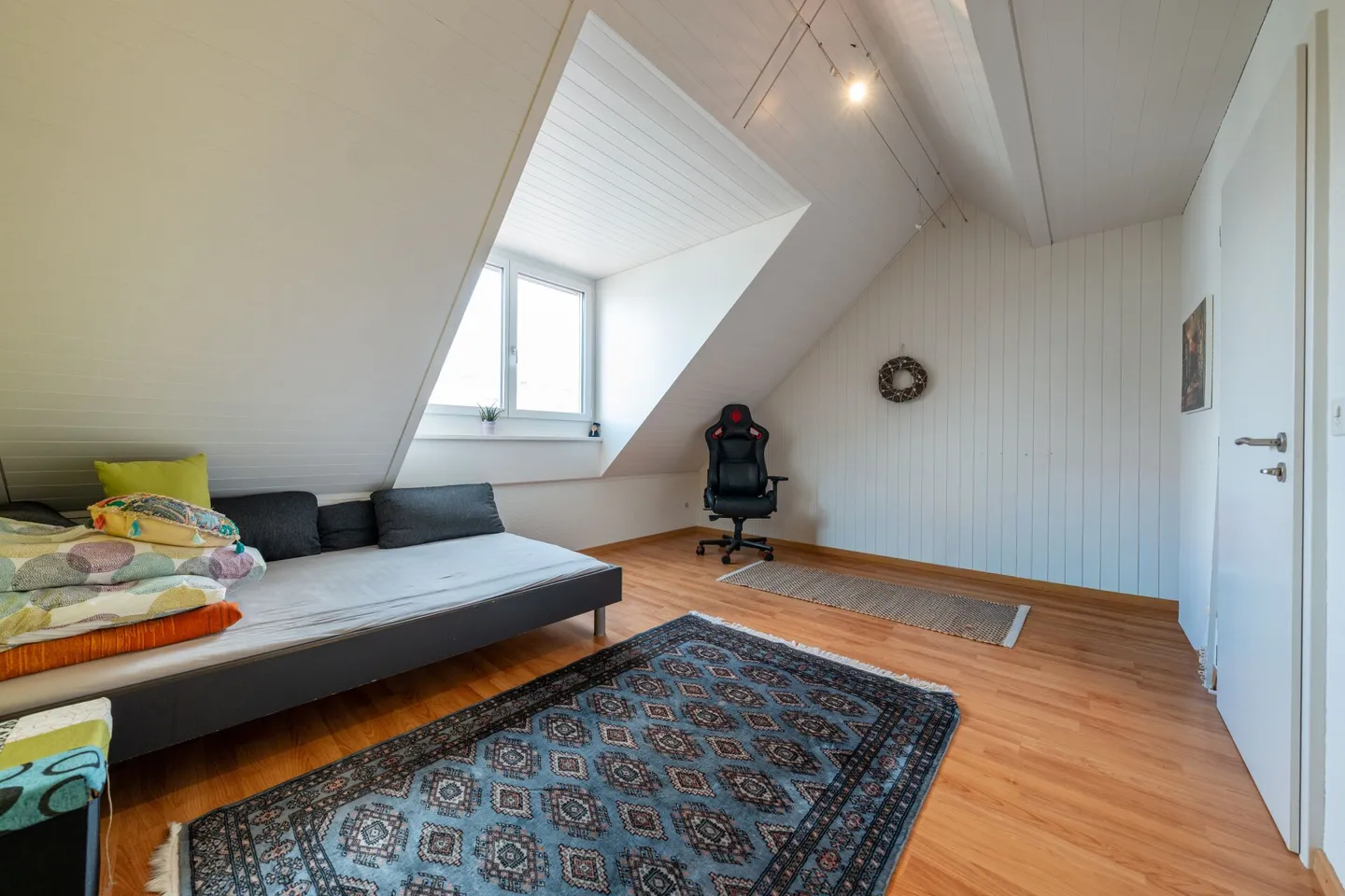 Casa a schiera con giardino e posizione ideale in città - Foto 9 di 13