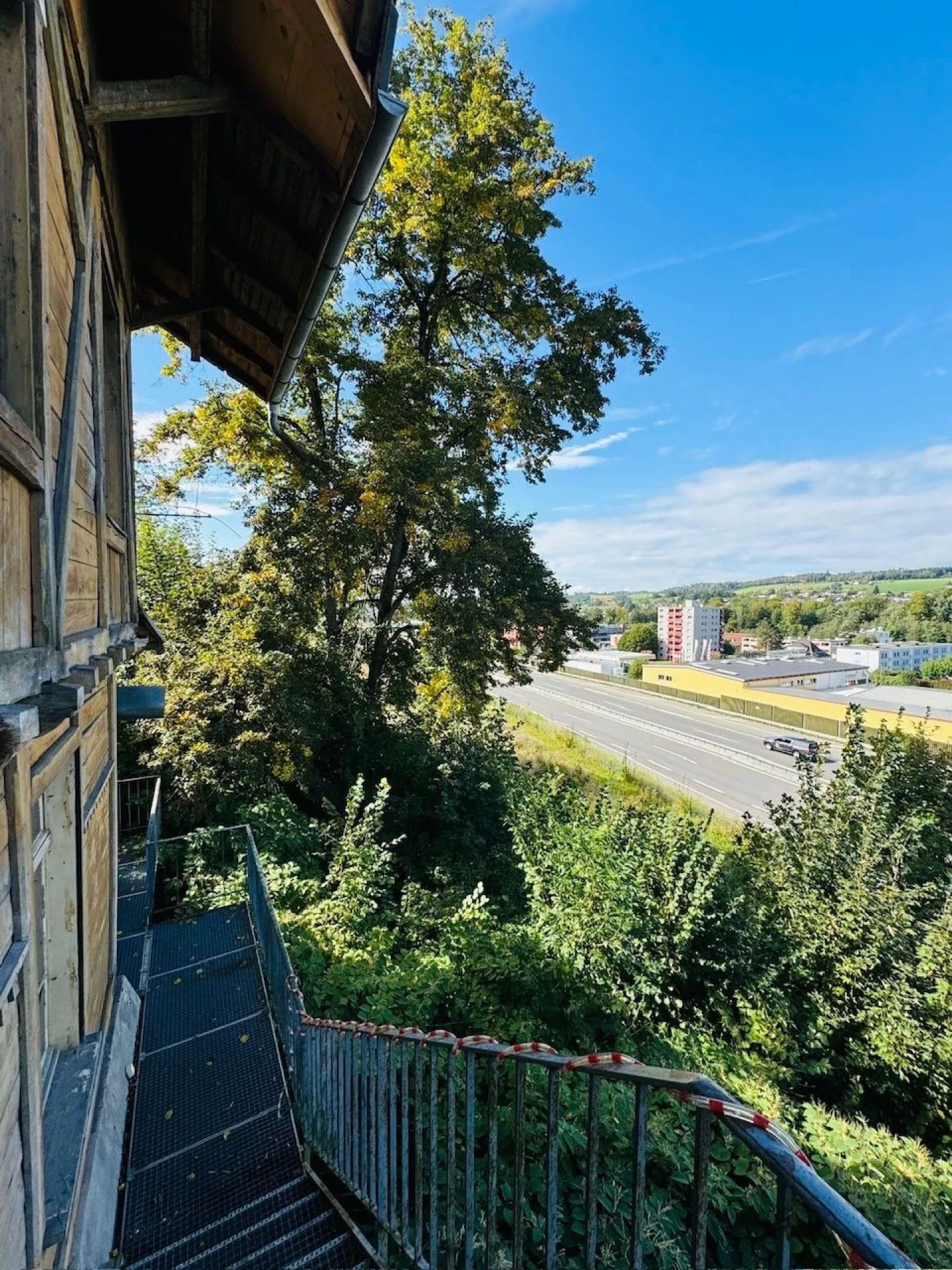 GRANDI IMMOBILI - Proprietà commerciale con lotto edificabile - Foto 2 di 5